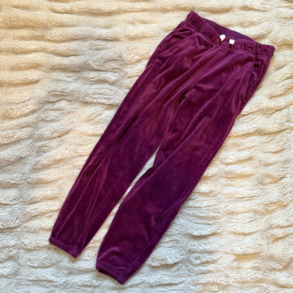 Gorgeous eggplant purple velour jogger style pants by Tea. 💜
